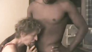 Slatka sex anal movies njemačka djevojka masturbira u baru ispod stola