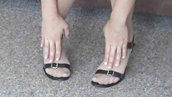 Vezao ju je za krevet i jebeno jebao porno matire u sve rupe