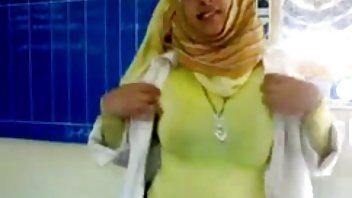 Prstima sam pritisnuo klitoris i počeo ga pornofilms hd maziti