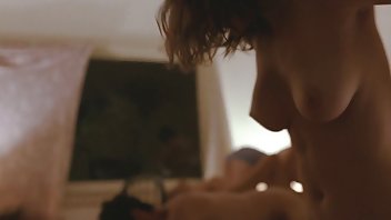 Širenje proreza pomoću pjene za brijanje, naoružane britvom sex film tv