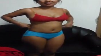 Mlada vrsna sisa sex film xxl sisala je i zabila se među noge