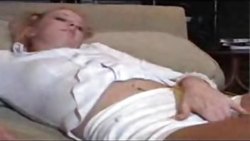 Slatka se baba zalijepi za porno gratis sauna svoj kurac