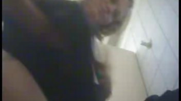 U crnim čarapama i crvenoj haljini phim porno