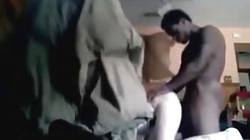 Oslobođen od uske odjeće i gaćica. sex film ru