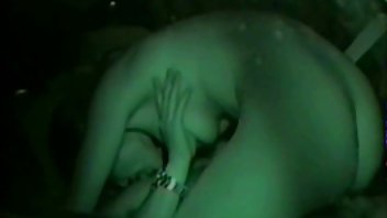 Jebe joj nezasitnu sexi film porno kučku na kauču