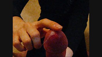 Posluživanje vruće 4k sex film sperme ispunjava joj usta