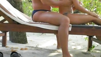 23-godišnja slatkica Mi Ha Doan zagrijala siri porno hd je kraj u ustima i sletjela na njega