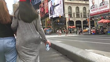 Simpatična Azijka uvijek je sretna anymal porno što ima intimnu vezu s bilo kojim muškarcem