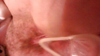 Seks porno laive s brinetom