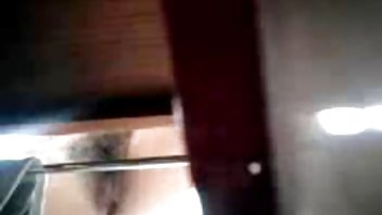 Šarmantna slatkica Carolina u visokim crnim čizmama sa siri porno hd svojim ormarom
