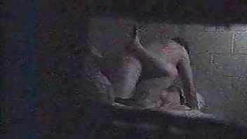 Prsata i porno dance hd krupna brineta Peta Jensen nalazi se pod tušem s muškarcem