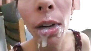 Latina sa zasljepljujućim osmijehom cinema xxx